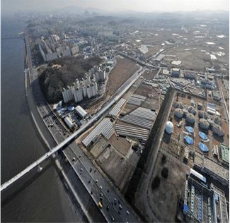 정책 시행 전 논밭과 정리되지 않은 건물들